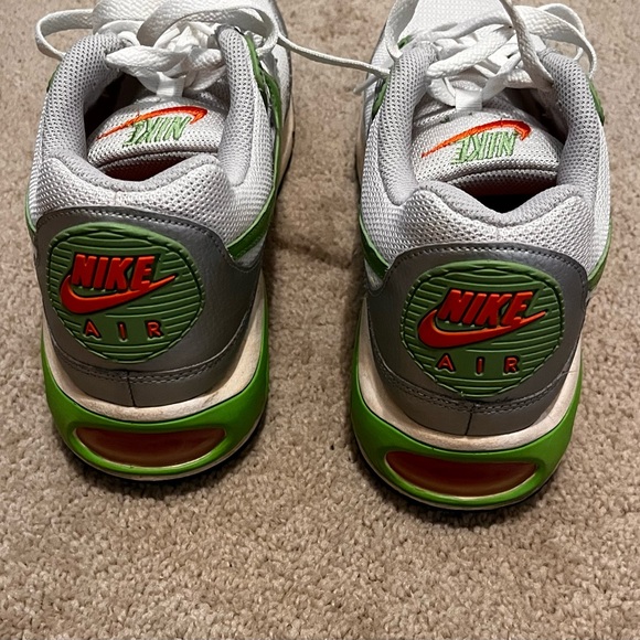 Nike - Picture 4 of 6